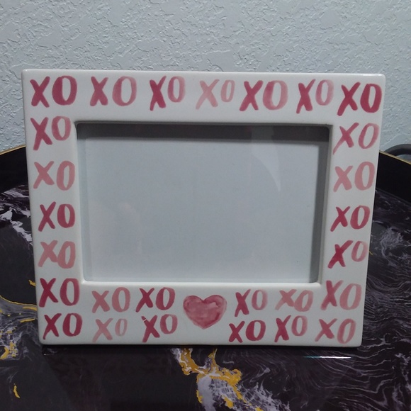 unbranded Other - 4 x 6 picture frames Ceramic XO White And Pink